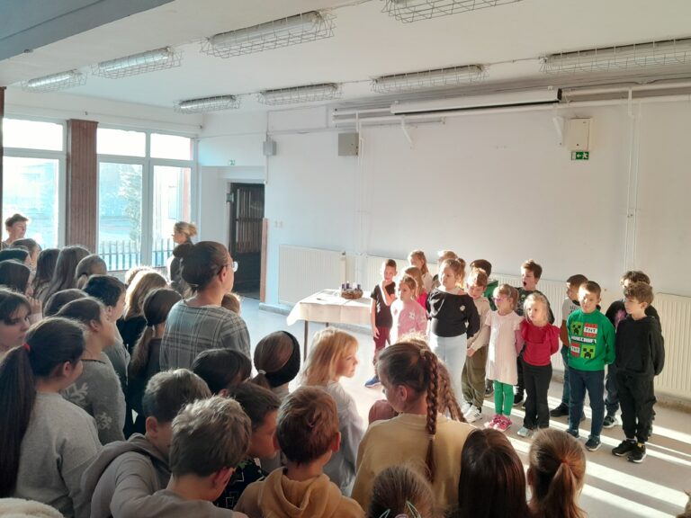 Meggyújtottuk az első adventi gyertyát/Zapálili sme prvú adventnú sviečku